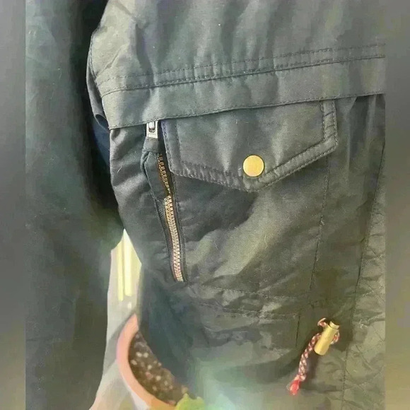 Edelweiss Vintage winter coat. Mid-weight. Large. Black and Red. Floral trim. - Picture 5 of 15